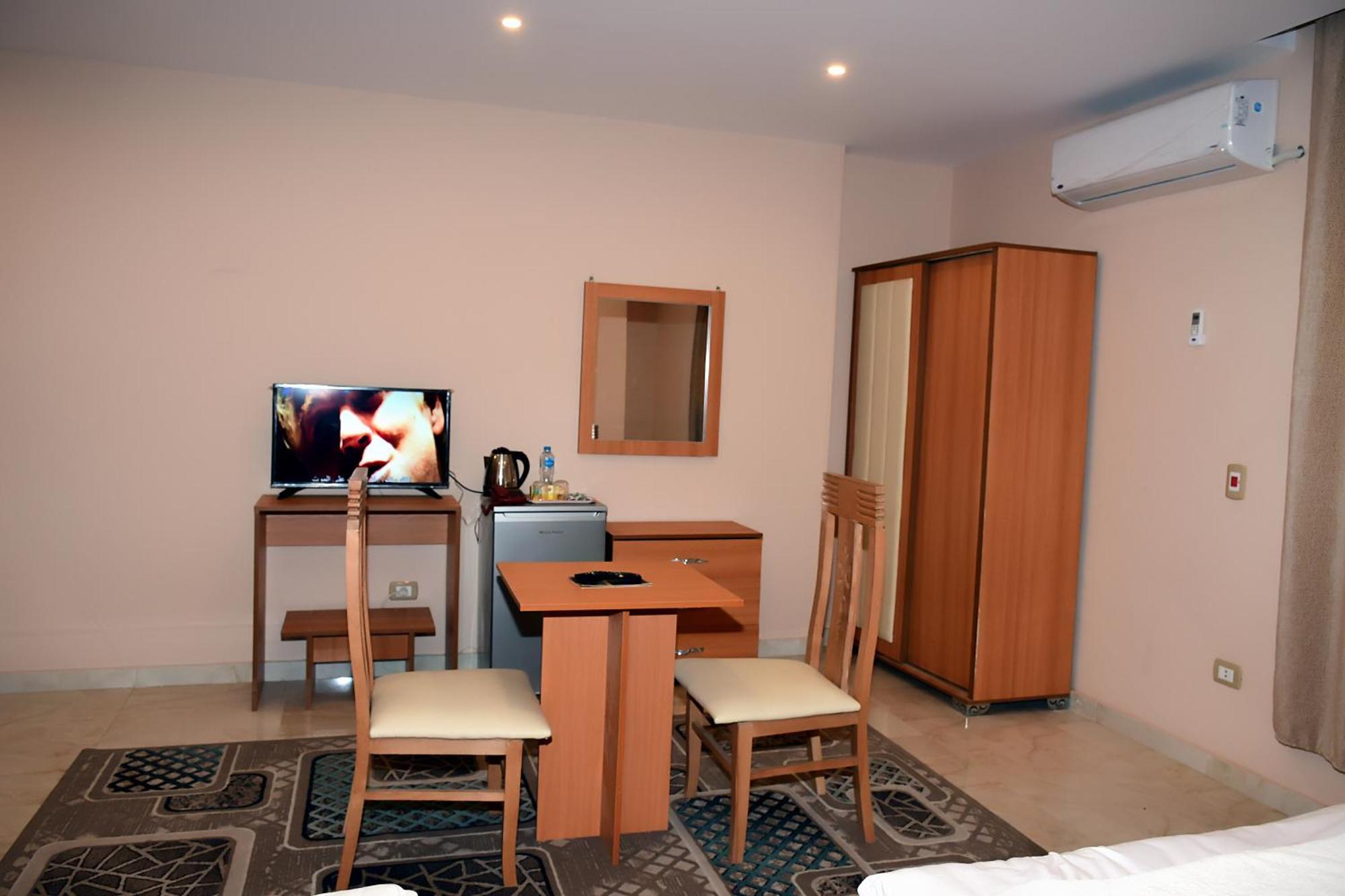 Grand Golden Pyramids View Hotel Kafret el-Gabal Екстериор снимка